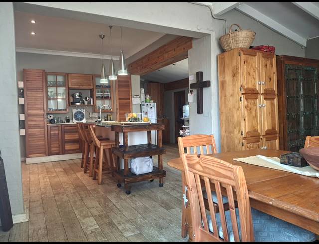 5 BEDROOM FREEHOLD FOR SALE IN CLARENDON